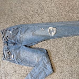 American Eagle - High Wasited Mom Jean